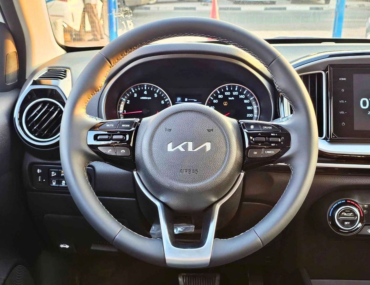 كيا KX1 DUAL TONE/1.4L PETROL/CVT WITH SUNROOF/CHROME HANDLE/ (CODE # KX1FT)