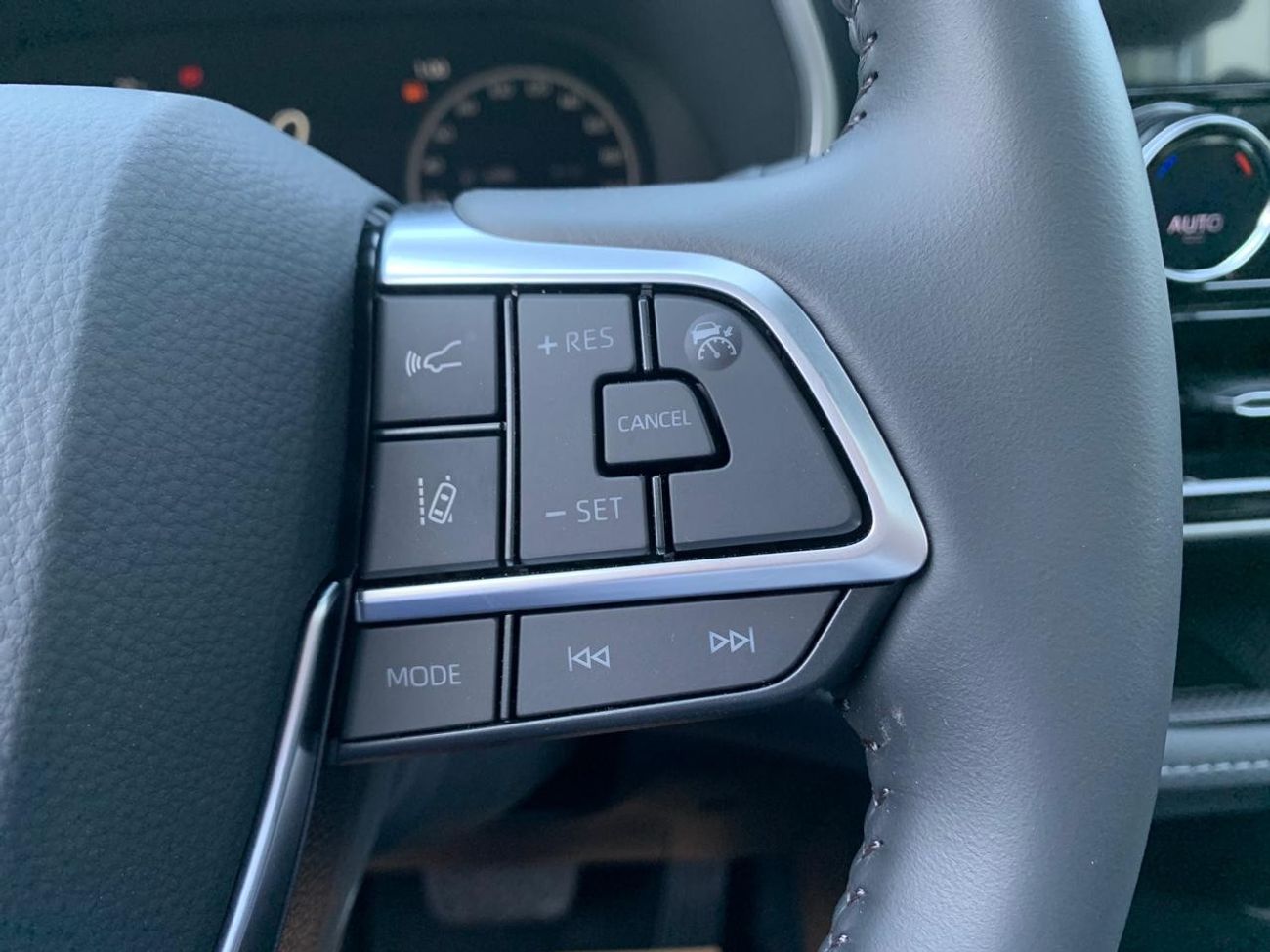 Toyota Highlander 2.5L HYBRID LUXURY 7 SEATS CHINESE OPTION