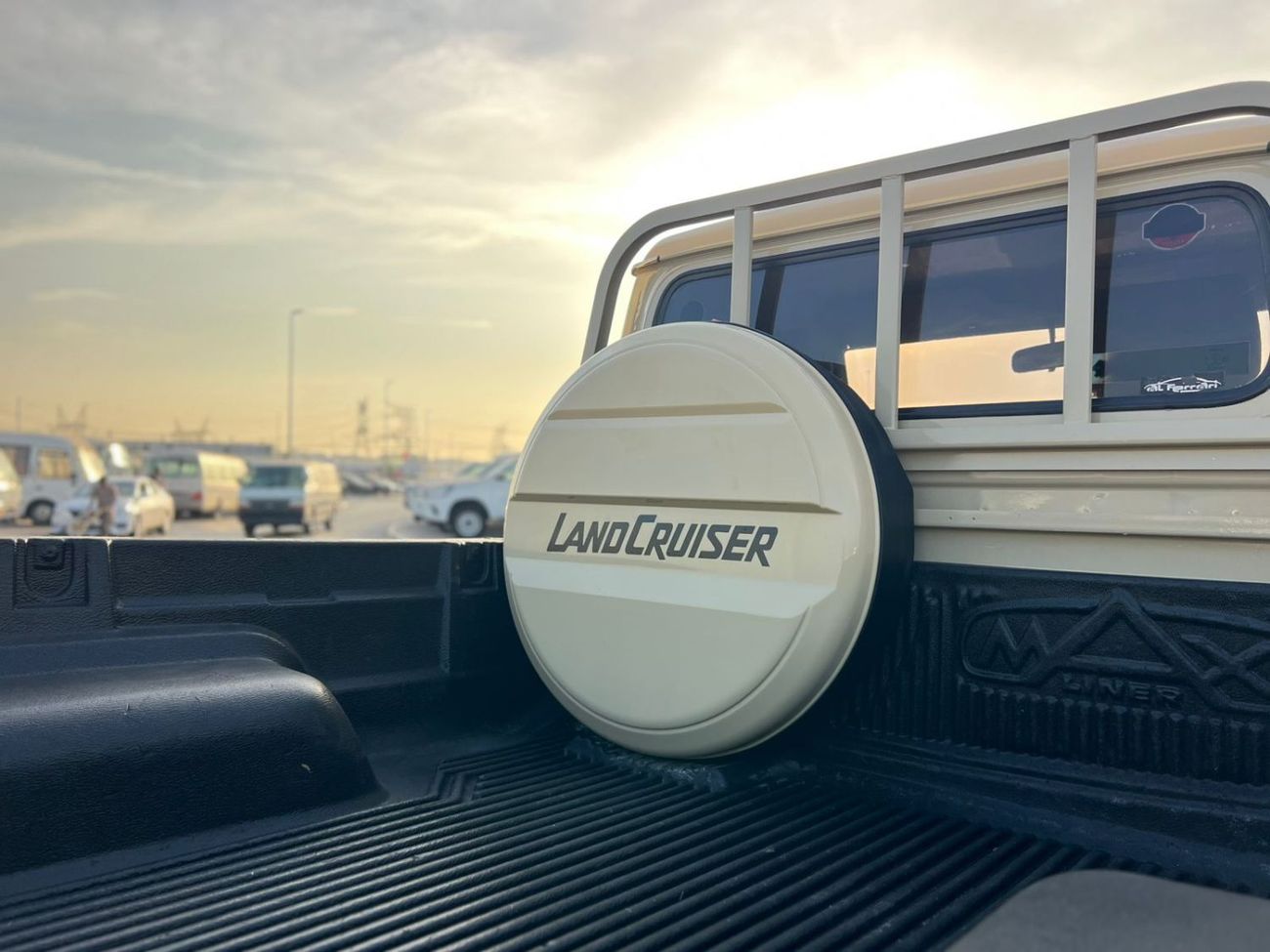 تويوتا لاند كروزر بيك آب 2018 Toyota Land Cruiser Pick up - Single Cabin - 4.0L V6 - AWD 4x4 - Patrol Manual - GCC Specs- Ful