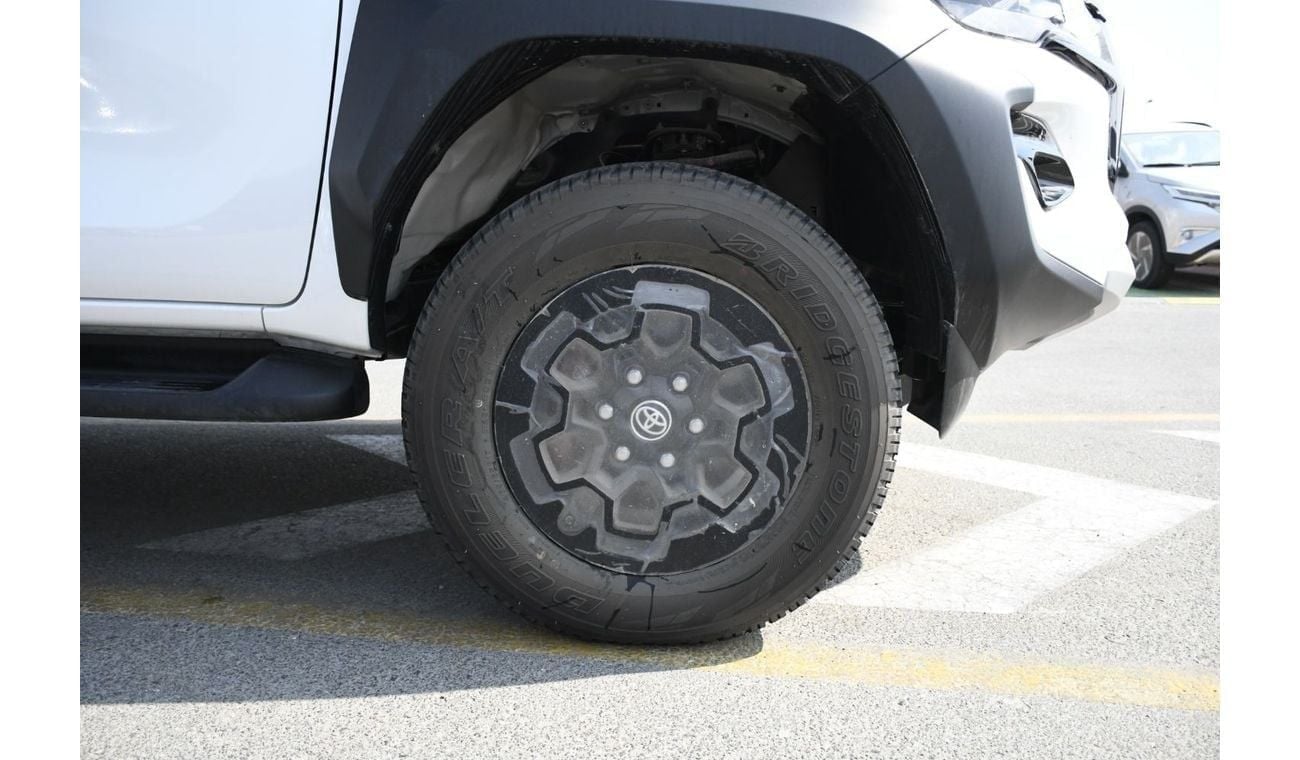 تويوتا هيلوكس GR Sport with Wireless Charger