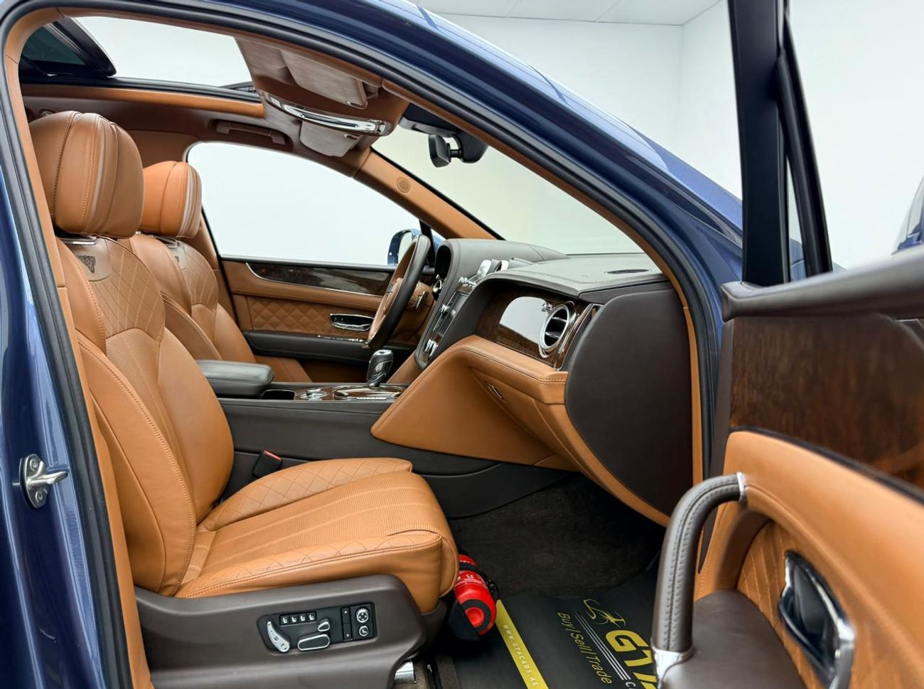Bentley Bentayga FIRST EDITION 2017 Bentley Bentayga First Edition W12, Bentley Warranty+Full Service History, GCC