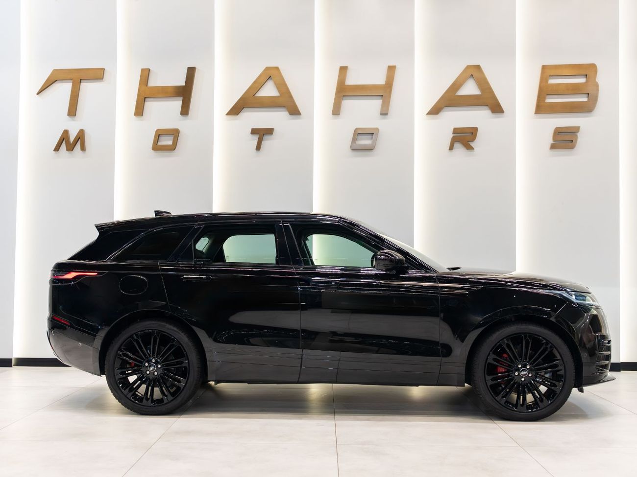 لاند روفر رينج روفر فيلار - R-DYNAMIC P250 | 2025 | AL TAYER | 5 YRS WARRANTY | LOW MILEAGE | PERFECT CONDITION