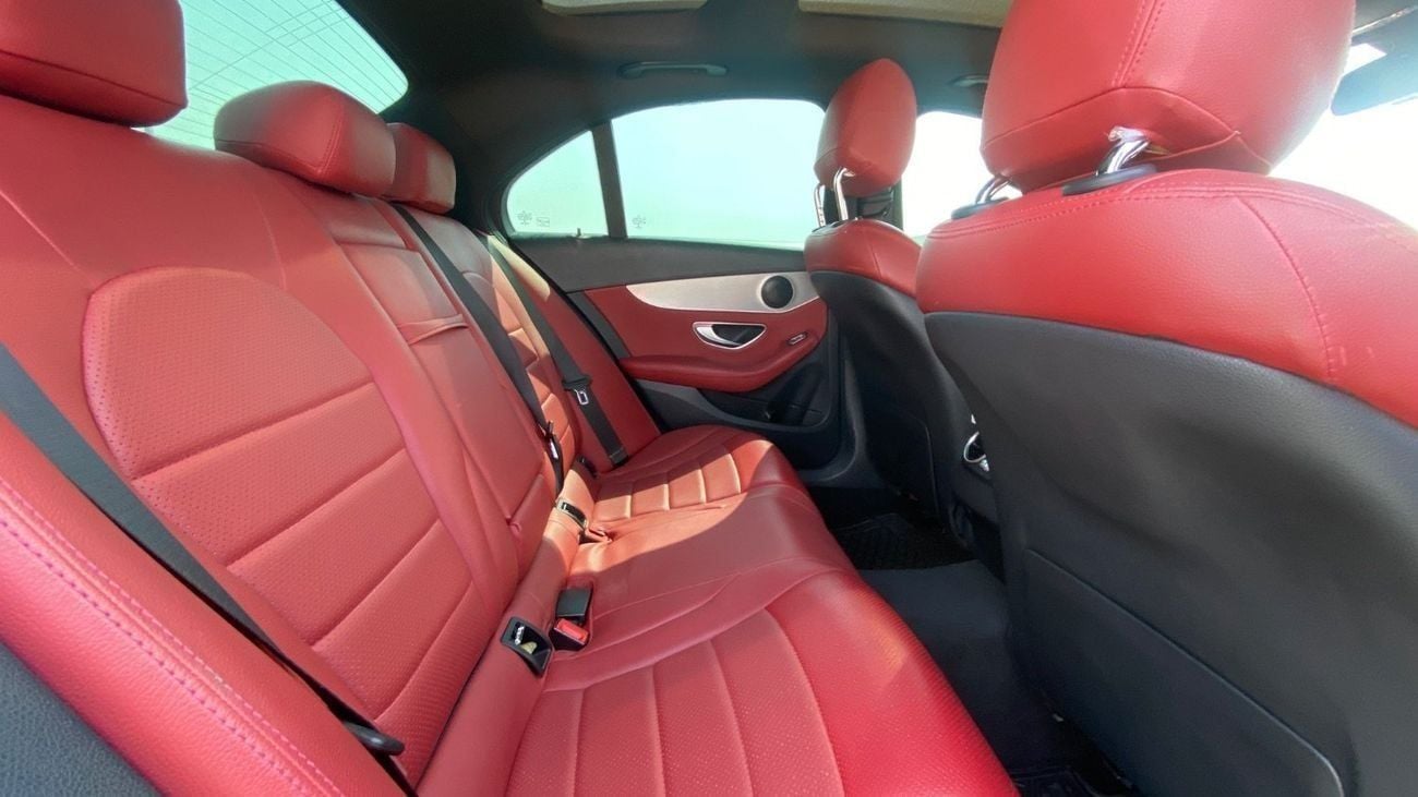 Mercedes Benz C300 Std 2.0L (241 HP)