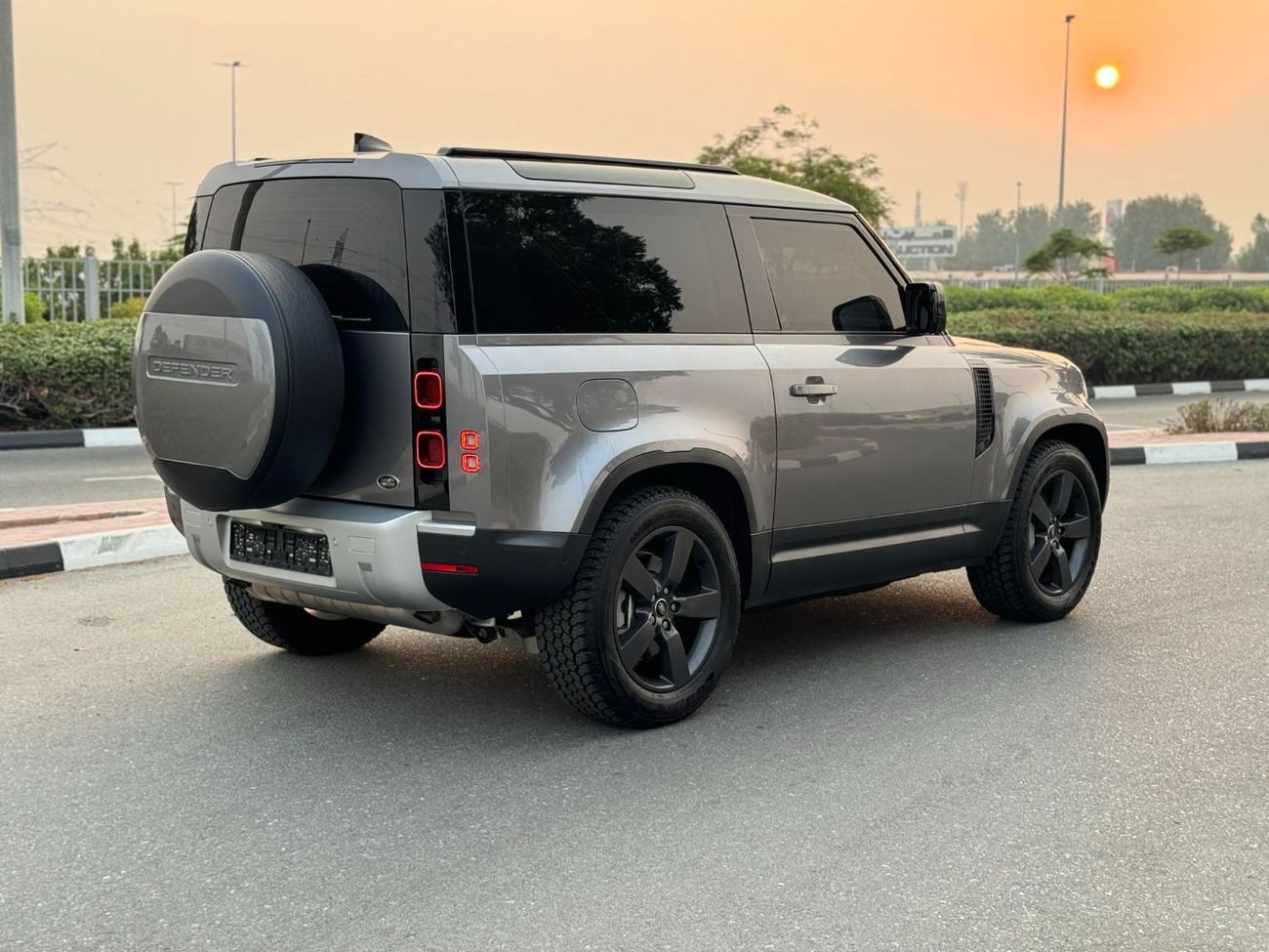 Land Rover Defender GCC SPEC UNDER WARRANTY AND SERVICE CONTRACT