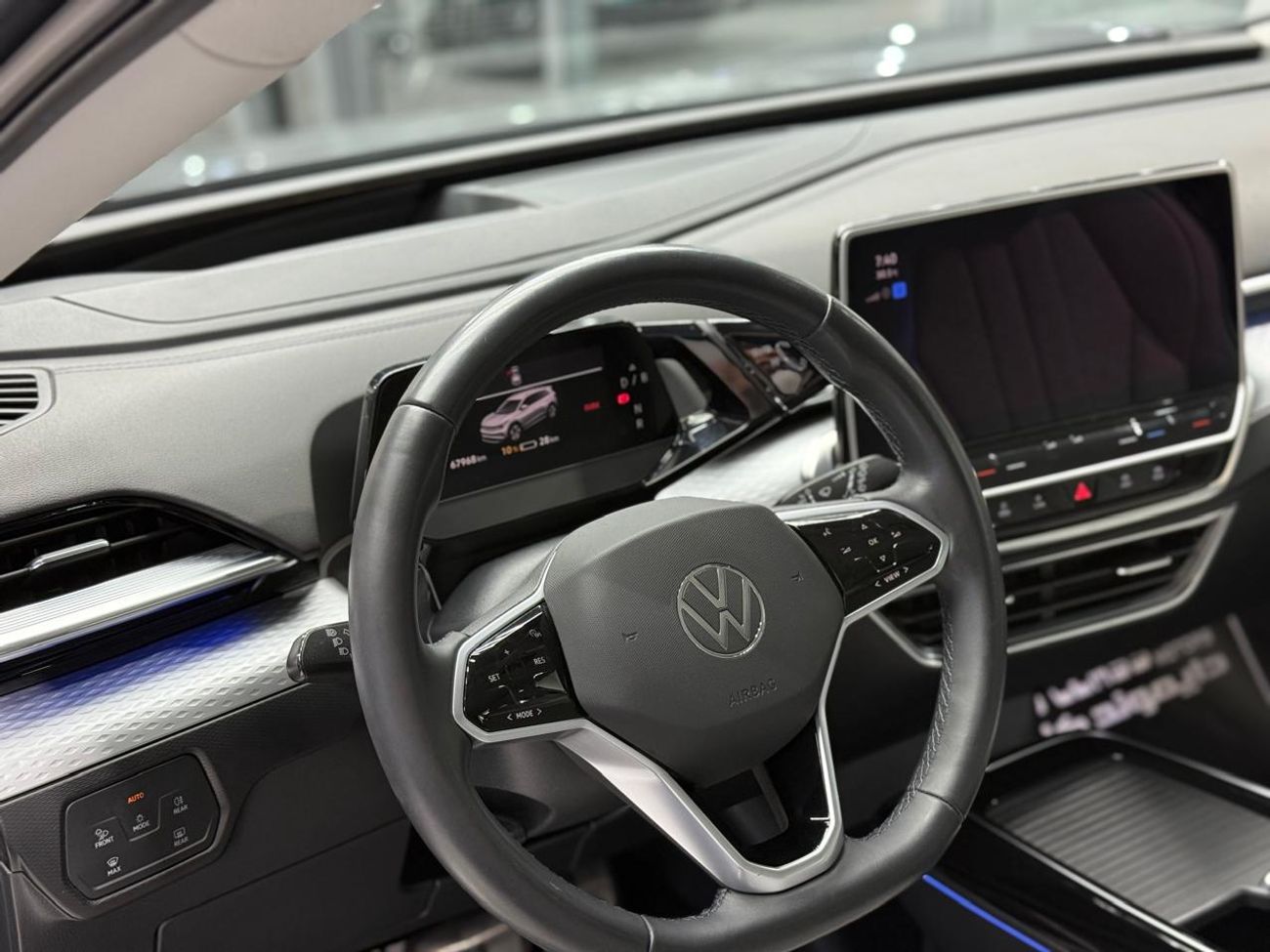 Volkswagen ID.6 Top Option, for UAE Registration