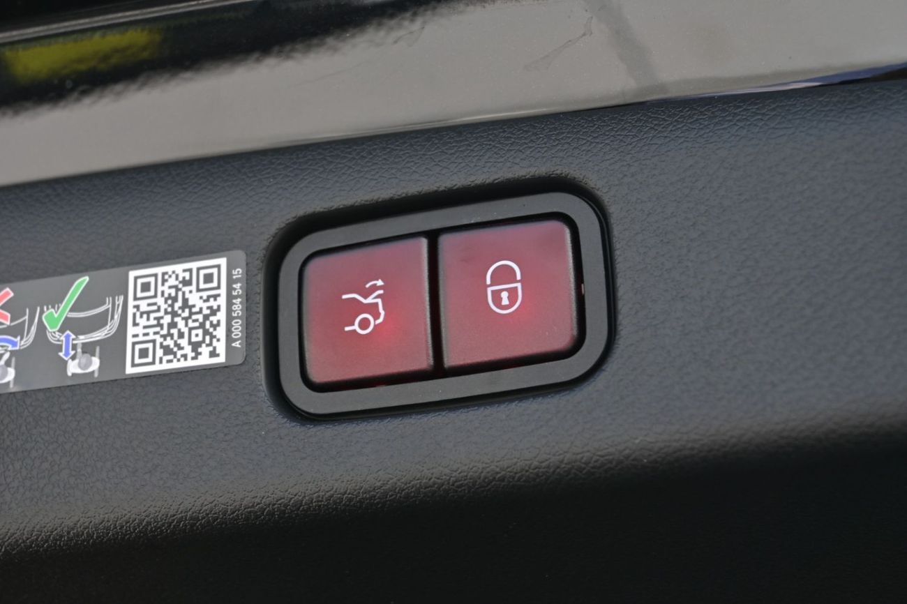 Mercedes-Benz E200 Mercedes-Benz E200 2.0L Turbo + Mild Hybrid Color Black Model2026