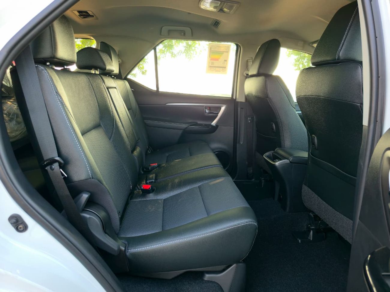 Toyota Fortuner FORTUNER SR5 4.0 - PETROL - 2025 - WHITE INSIDE BLACK - GCC