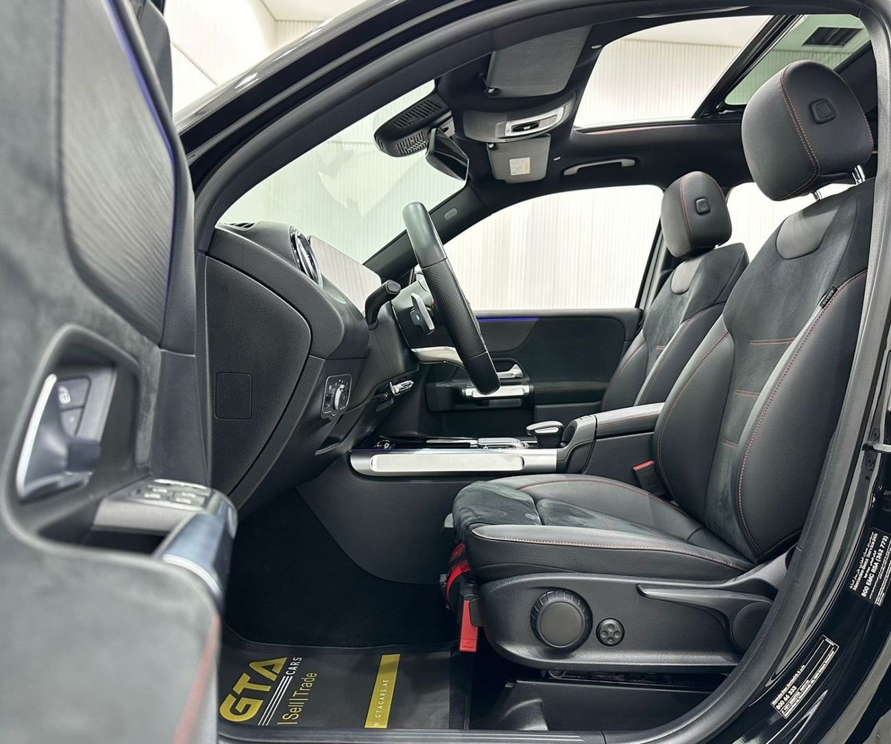 مرسيدس بنز GLB 200 2022 Mercedes Benz GLB200 AMG Premium 7 Seater, Oct 2027 Mercedes Warranty, Full Options, GCC