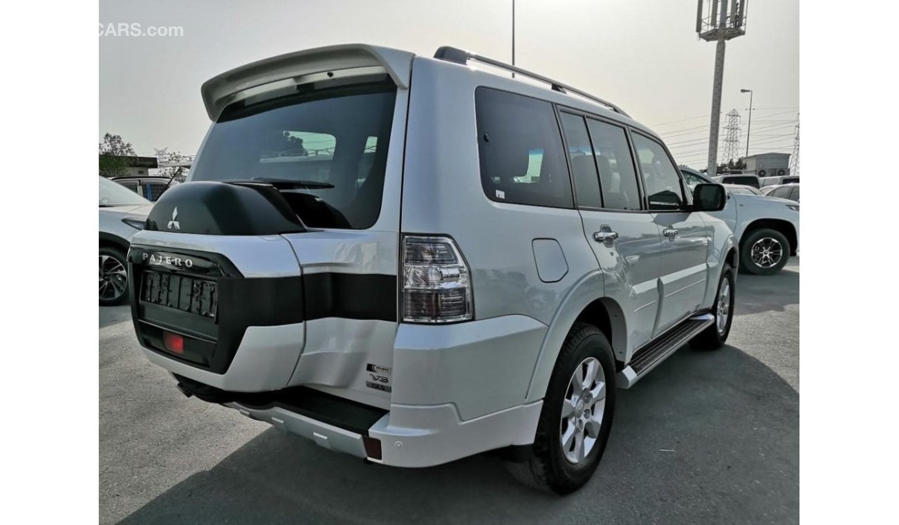 Mitsubishi Pajero 3.5 L