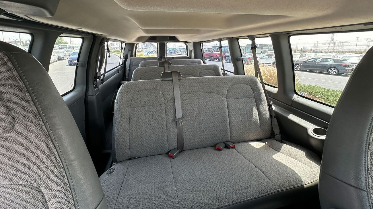 GMC Savana 3500 EXT Passenger 15 Seater GCC 6.6L V8