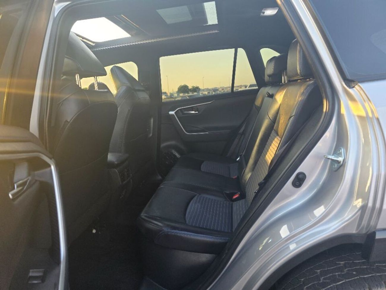 Toyota RAV4 2019 Model XSE hybrid engine Paranomic and two cameras