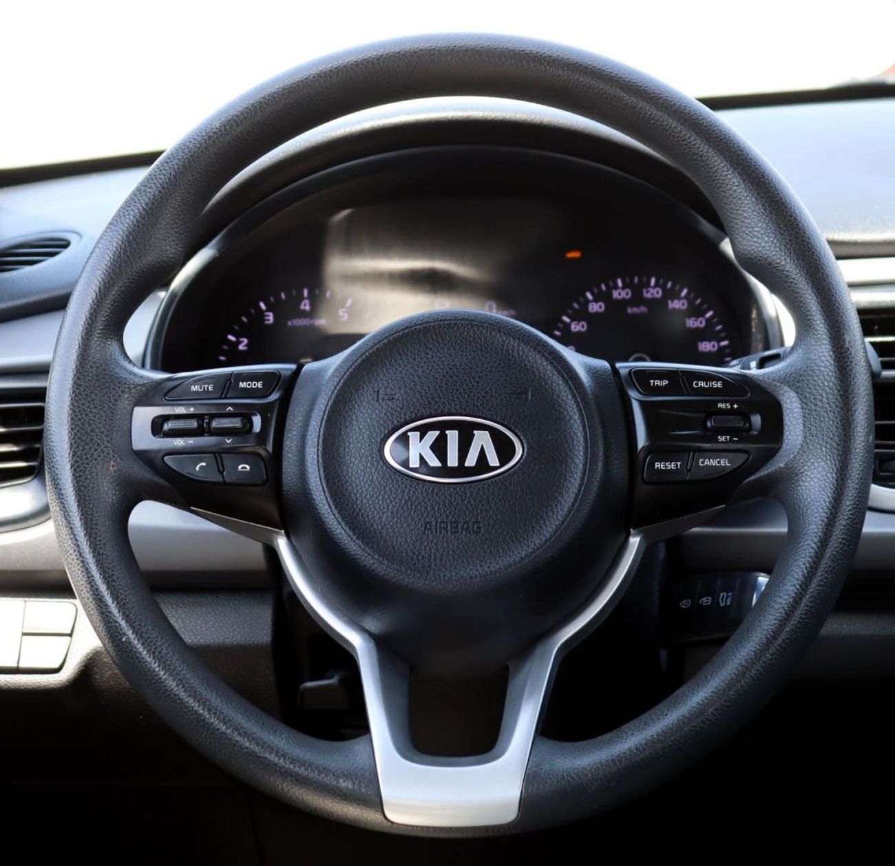 Kia Rio EX 1.4L (100 HP) Hatchback