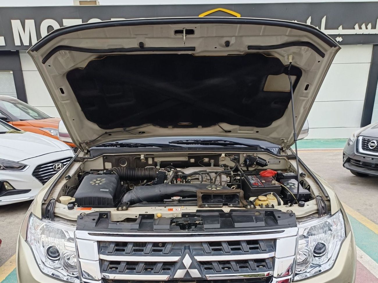 Mitsubishi Pajero 3.5 / GLS / WITHOUT SUNROOF / V6 PETROL / RIMS "17" / 4WD /LOT# 16714