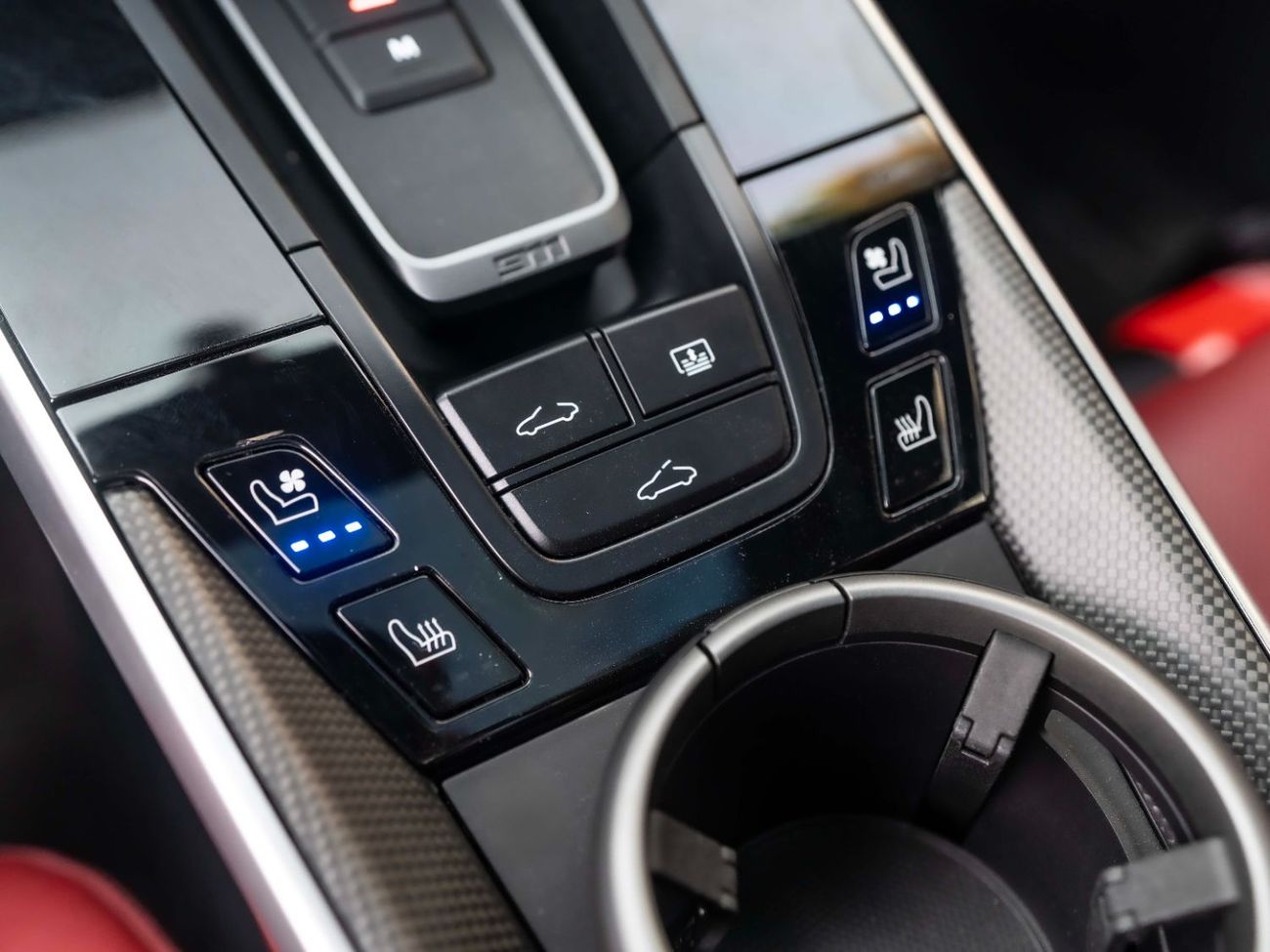 Porsche 911 Turbo S 3.8L (640 HP) Coupe