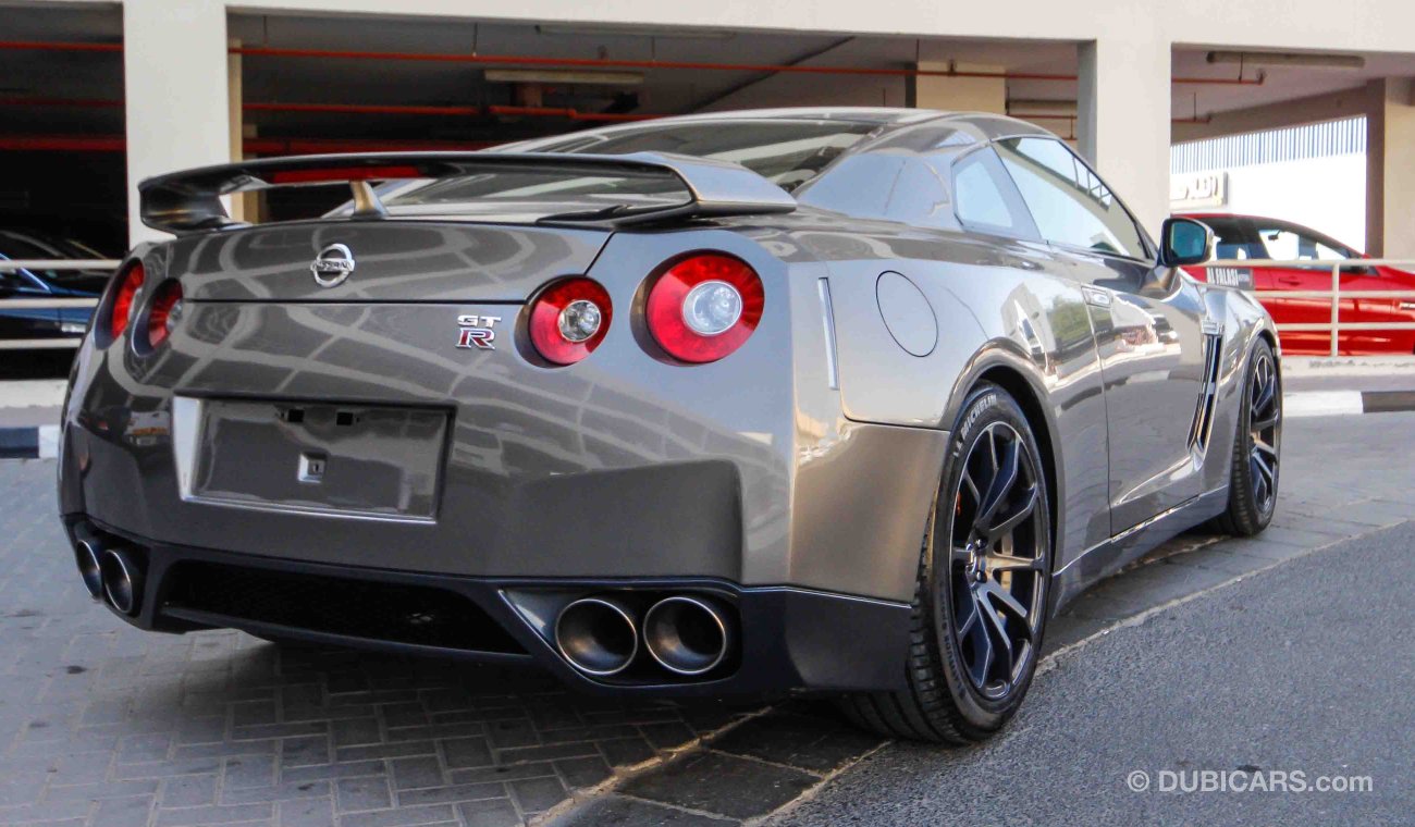 Nissan GT-R