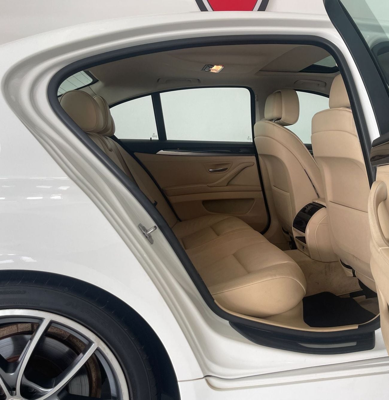 بي أم دبليو 528i EXECUTIVE 3L-6CYL 240HP JAPANESE SPECIFICATION