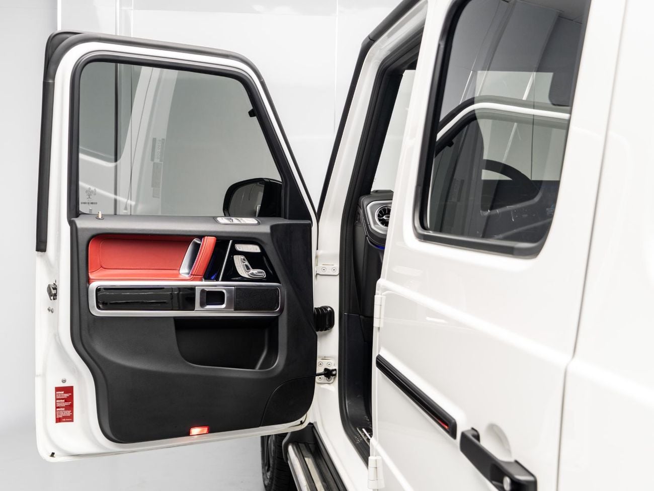 Mercedes Benz G63 AMG Std 4.0L SUMMER STARTS NOW | EXCLUSIVE DEAL BY BLACKLINE, Mercedes Warranty + Service, Low KM's,