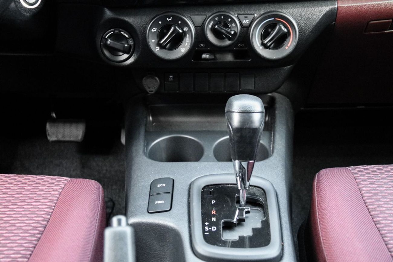 Toyota Hilux TOYOTA HILUX 2.7 AT MID OPTION WHITE 2024