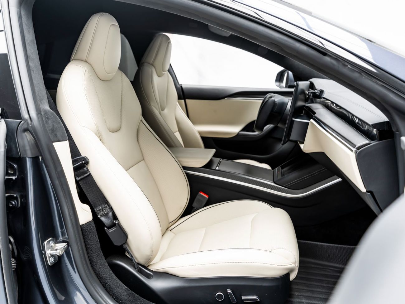 Tesla Model S Plaid (AWD) 2023 Tesla Model S Plaid, 2027 Tesla Warranty, Tesla Battery Warranty, Low KMs, GCC