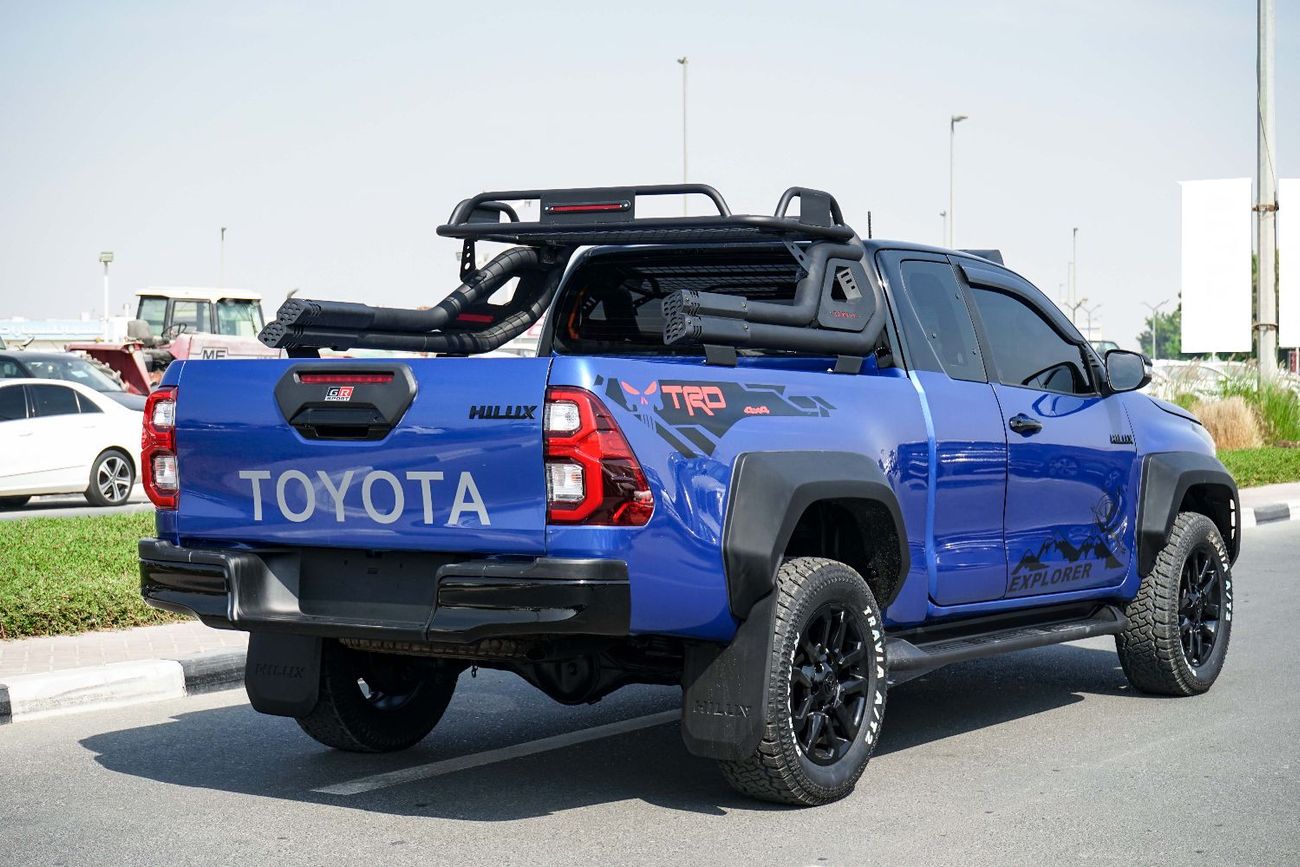 تويوتا هيلوكس The Toyota Hilux Smart Cab is a versatile pickup truck with a Two-wheel drive (4WD) system, a spacio