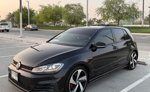 فولكس واجن جولف GTI