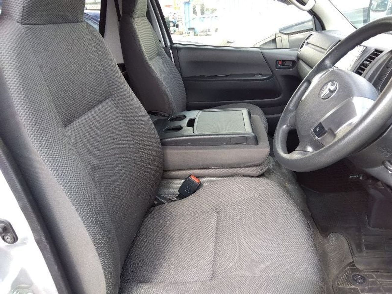 Toyota Hiace 2.8L V4 DIESEL / DVD CAMERA / 3 STR / 2019/LONG DX 4WD/GDH206V