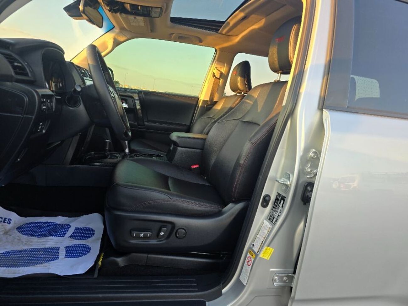 تويوتا Runner4 2022 Model TRD off Road sunroof, Push button and original leather seats