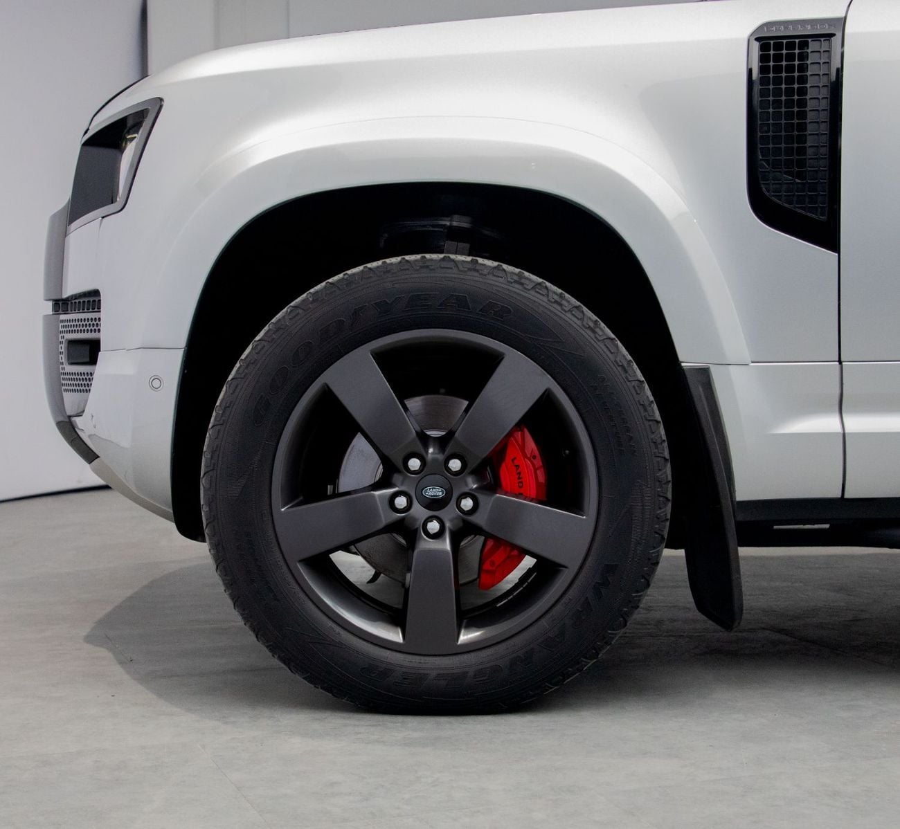 لاند روفر ديفندر P400 90 HSE 3.0L (5 Seater)