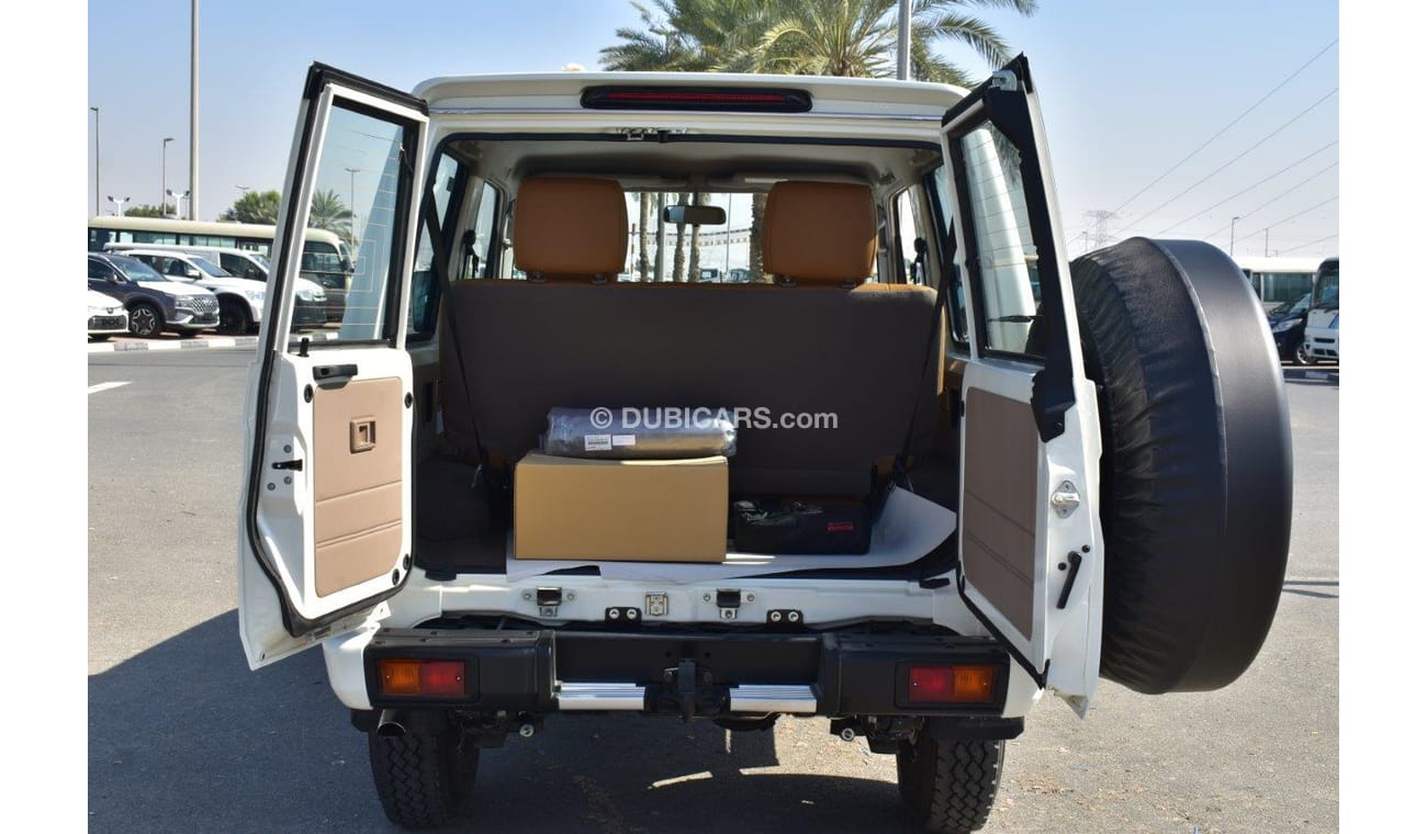Toyota Land Cruiser 70 71 V6 4.0L MT (With Winch and Differential Lock)