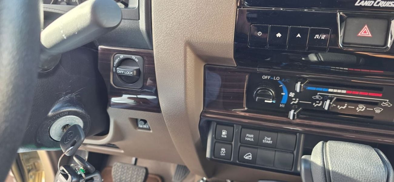 Toyota Land Cruiser Pick Up 4.0 PETROL AUTO GEAR