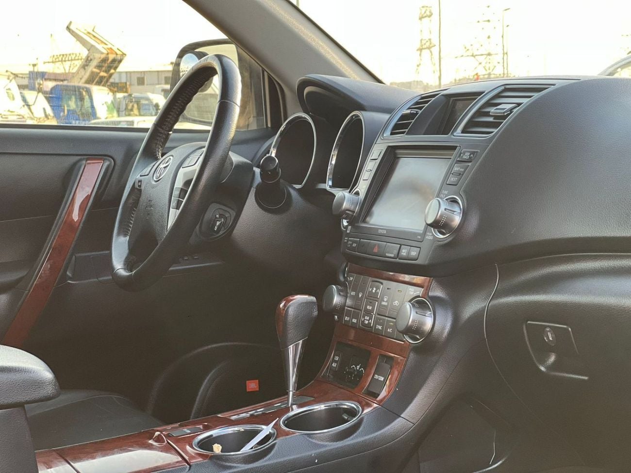 Toyota Highlander  2013 Toyota Highlander Hybrid 3.5L V6 - Rear Camera Leather Seat - Sunroof