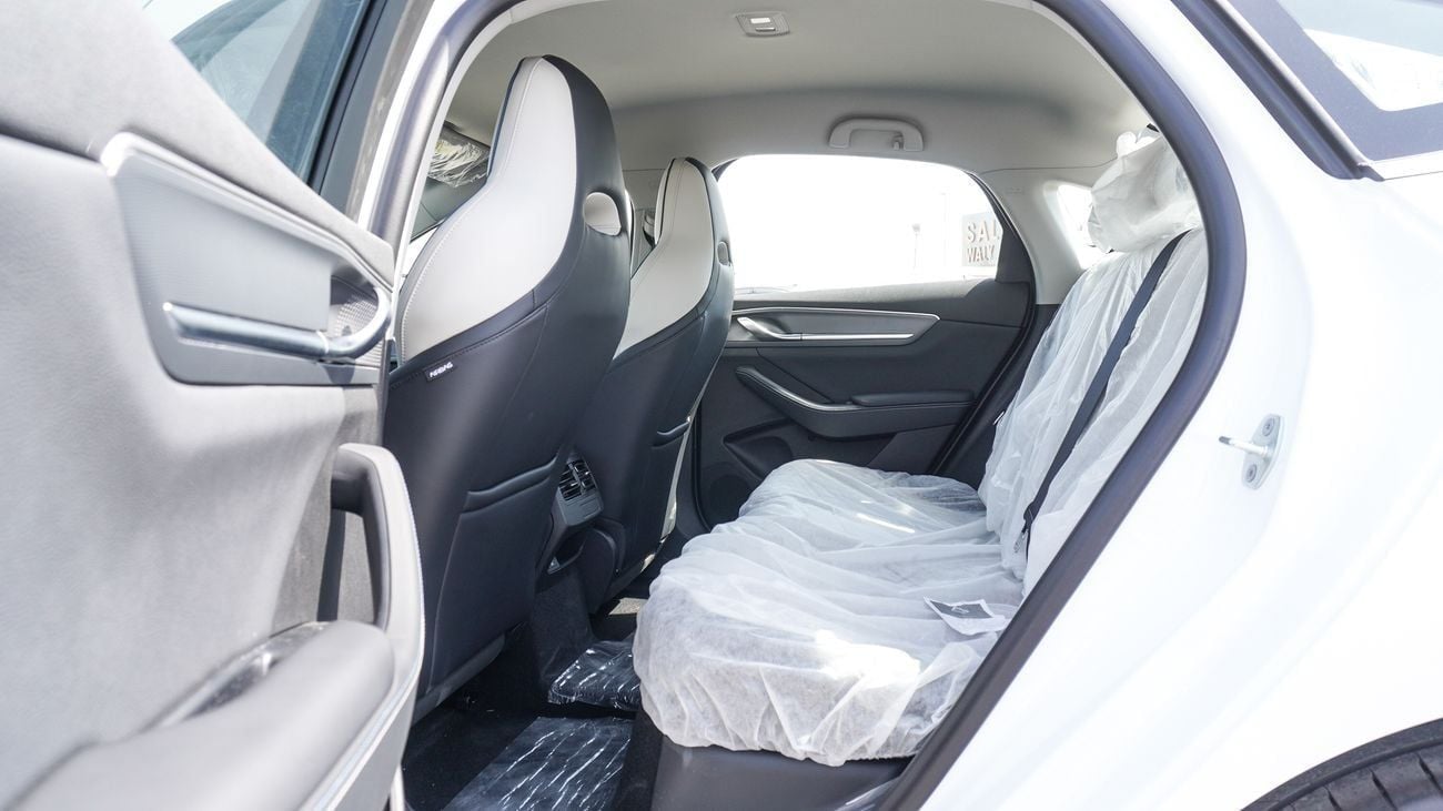 BYD Destroyer 05 Brand New BYD Destroyer EV 2025 Export 1.5L Plug-in Hybrid|White/Black|N-BYD-LUX-H-E-25|