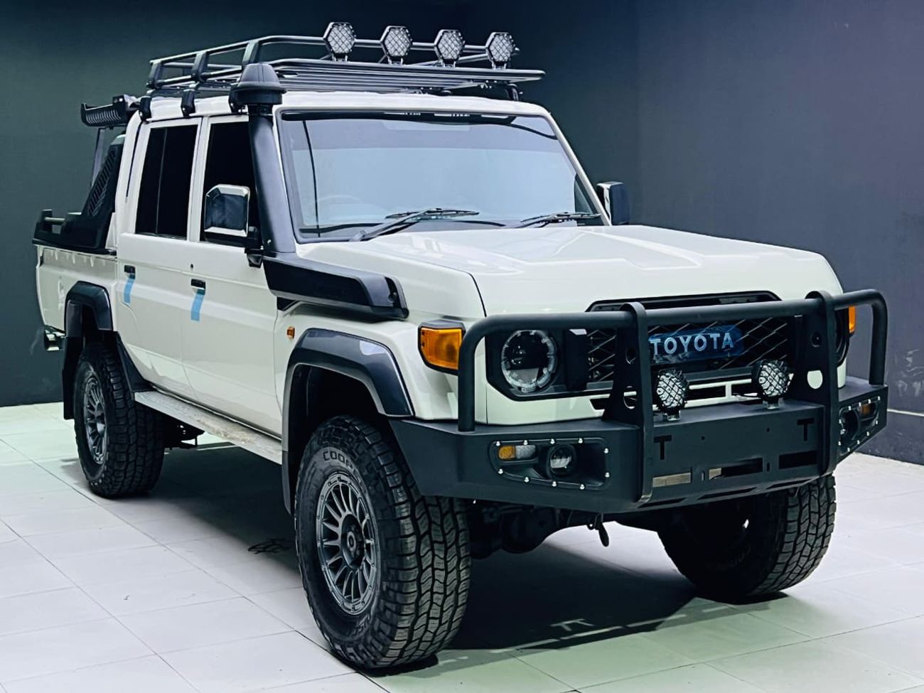 تويوتا لاند كروزر بيك آب diesel 4.5 liter ,right hand drive ,4 doors ,only for export available