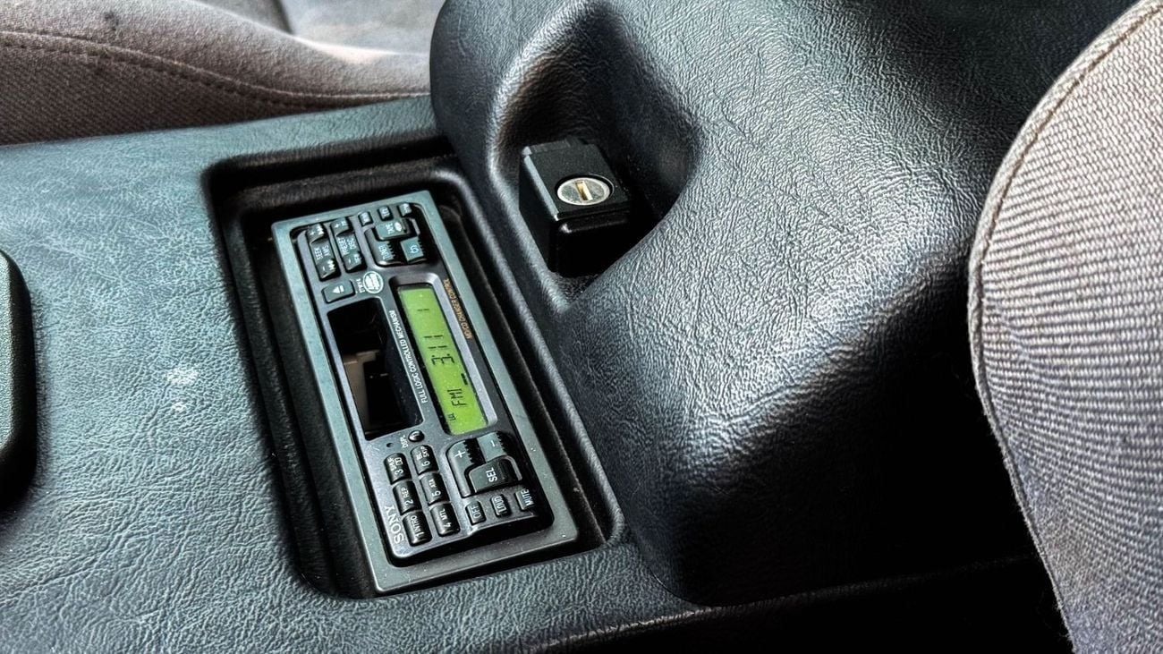 Land Rover Defender Defender 50th Year Edition Japanese Specs 4.0L V8 1997 Good Condition 1 of 500