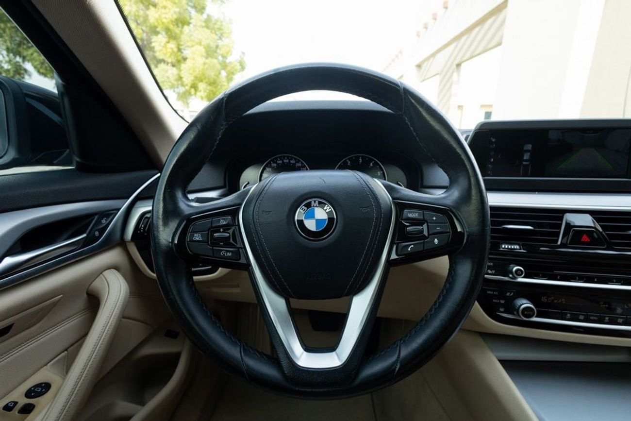 بي أم دبليو 520i Std 2.0L