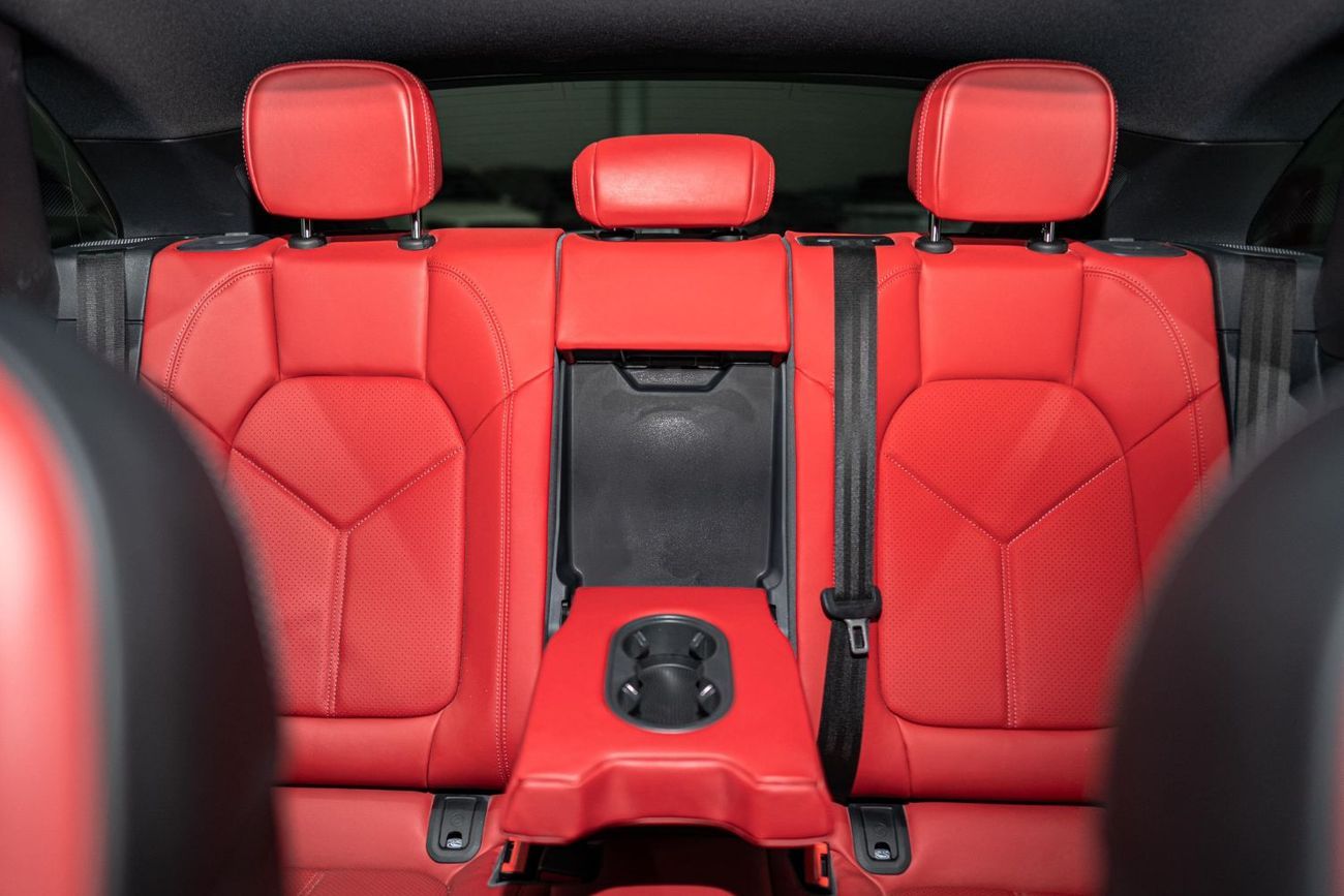 بورش ماكان PORSCHE MACAN BASE | DEALER WARRANTY | GCC | PANORAMIC ROOF SYSTEM | APPLE CAR PLAY AND ANDROID