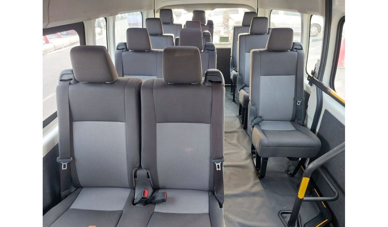 Toyota Hiace TOYOTA HIACE COMMUTER VAN RHD 2019 MODEL 2.8 L DIESEL AUTOMATIC(PM01938)