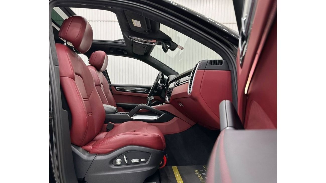 Porsche Cayenne 2019 Porsche Cayenne Turbo, October 2025 Porsche (Al Naboodah) Warranty, Full Service History, GCC