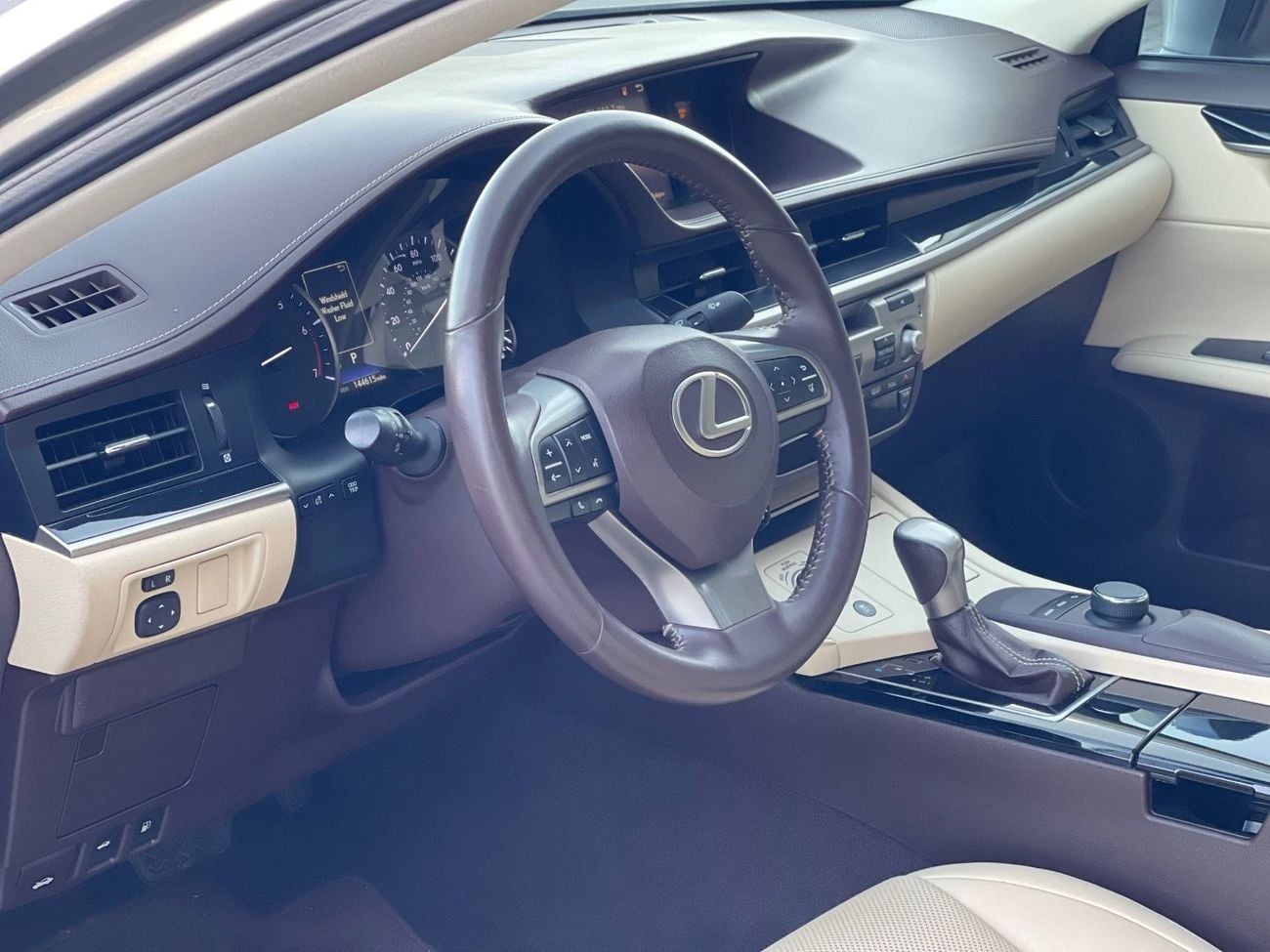 لكزس ES 350 3.5 V6 /PLATINUM COLOR / SCREEN /COOLING AND HEATING SEATS  / IN PERFECT CONDITION