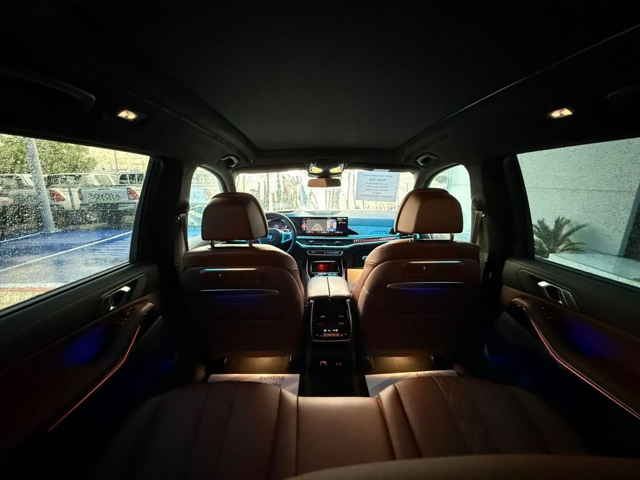 بي أم دبليو X7 The 2026 BMW X7 M60i xDrive is a full-size luxury performance SUV that blends V8 power, advanced tec