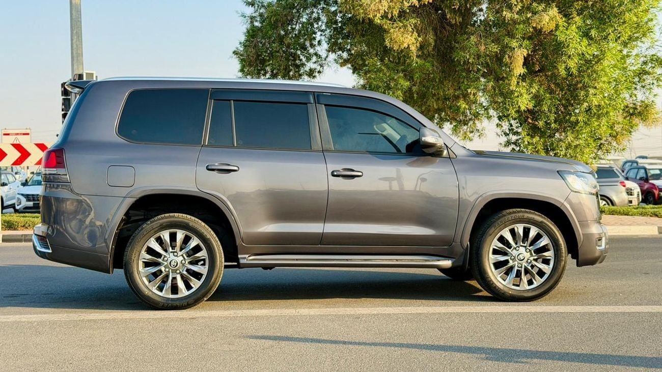 Toyota Land Cruiser MODIFIED TO LC300 MODEL | PUSH START | SUNROOF | AT | 4.5L | POWER SEATS