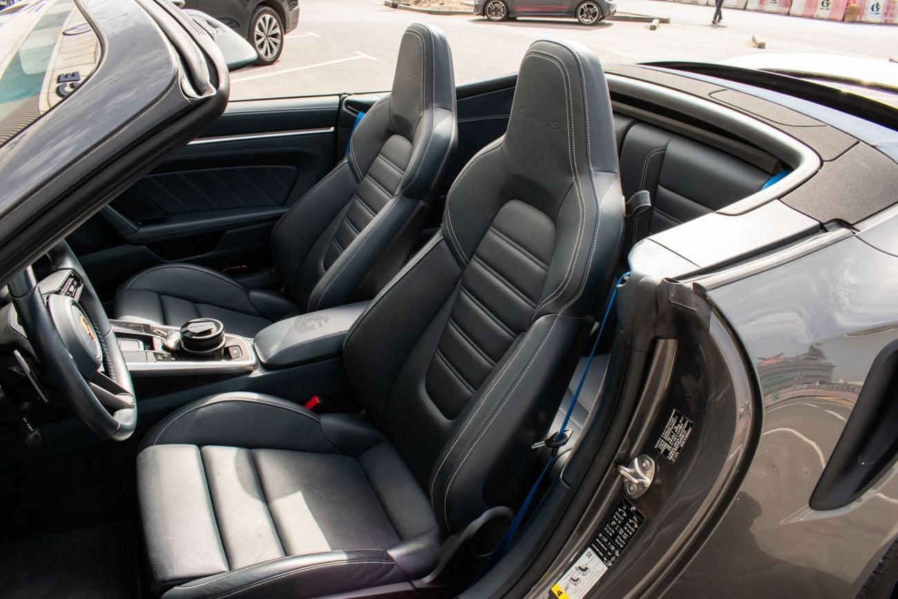 بورش 911 STD Turbo S 3.8L (640 HP) Convertible