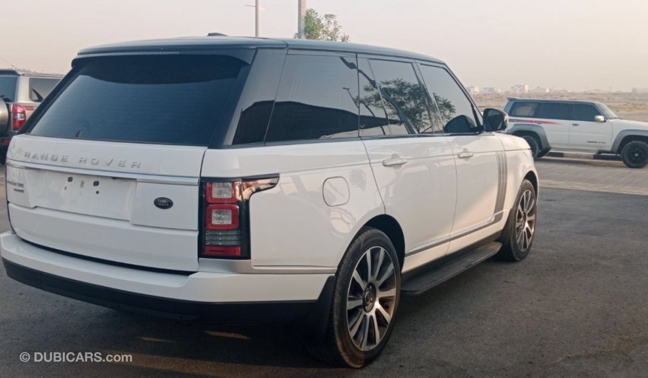 Land Rover Range Rover Vogue SE Supercharged Very good car no accident no paint first owner without any scratches service by agency