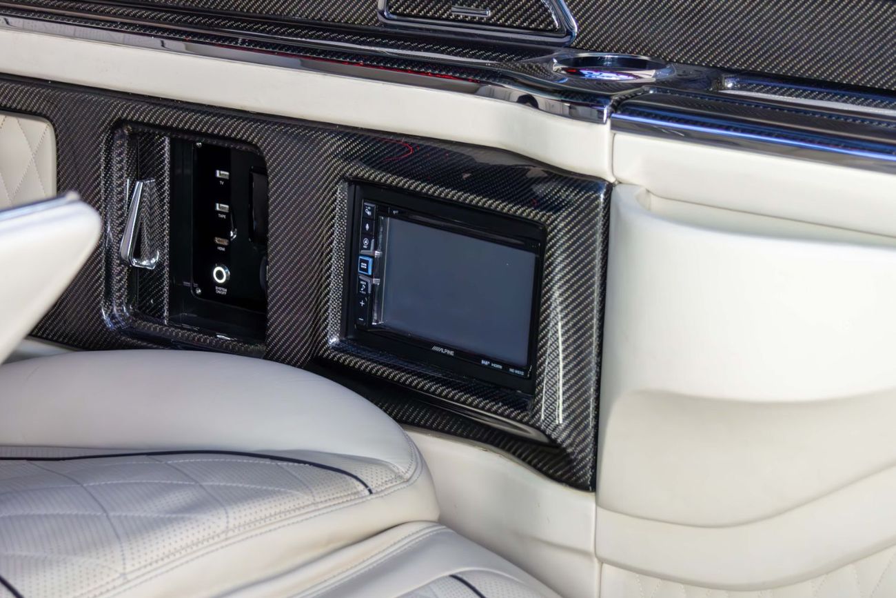 Mercedes-Benz V 250 Std 2.1L GCC-Maybach Edition-Gargash Service Package Until 135,000KM-VIP Options