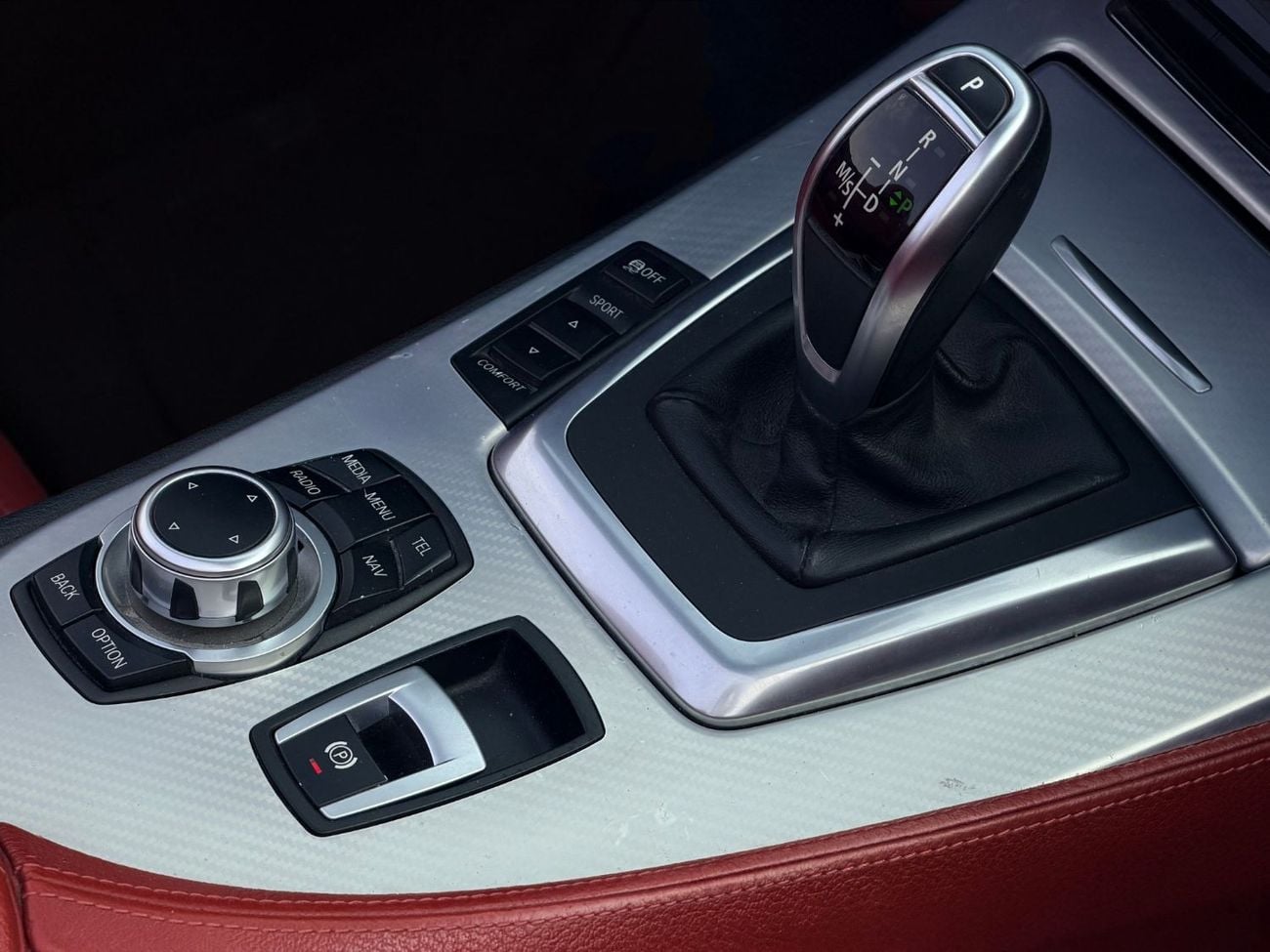 BMW Z4 sDrive 35is 3.0L BMW Z4 SDRIVE35IS | 3.0TC V6 | 2015 | GCC SPECS