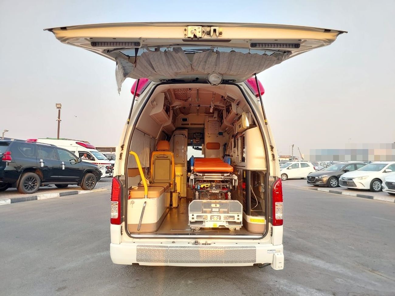 تويوتا هاياس TOYOTA HIACE VAN AMBULANCE RHD 2015 MODEL 2.7 L PETROL AUTOMATIC(PM14222)