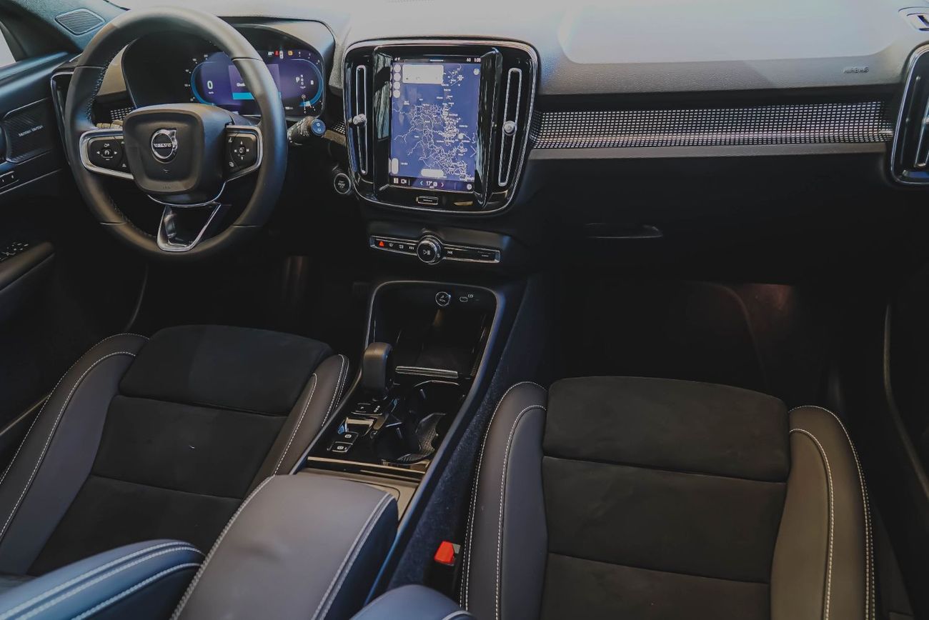 Volvo XC40 Volvo XC40 B4 2023 GCC under Agency Warranty and Service Contract with Flexible Down-Payment.