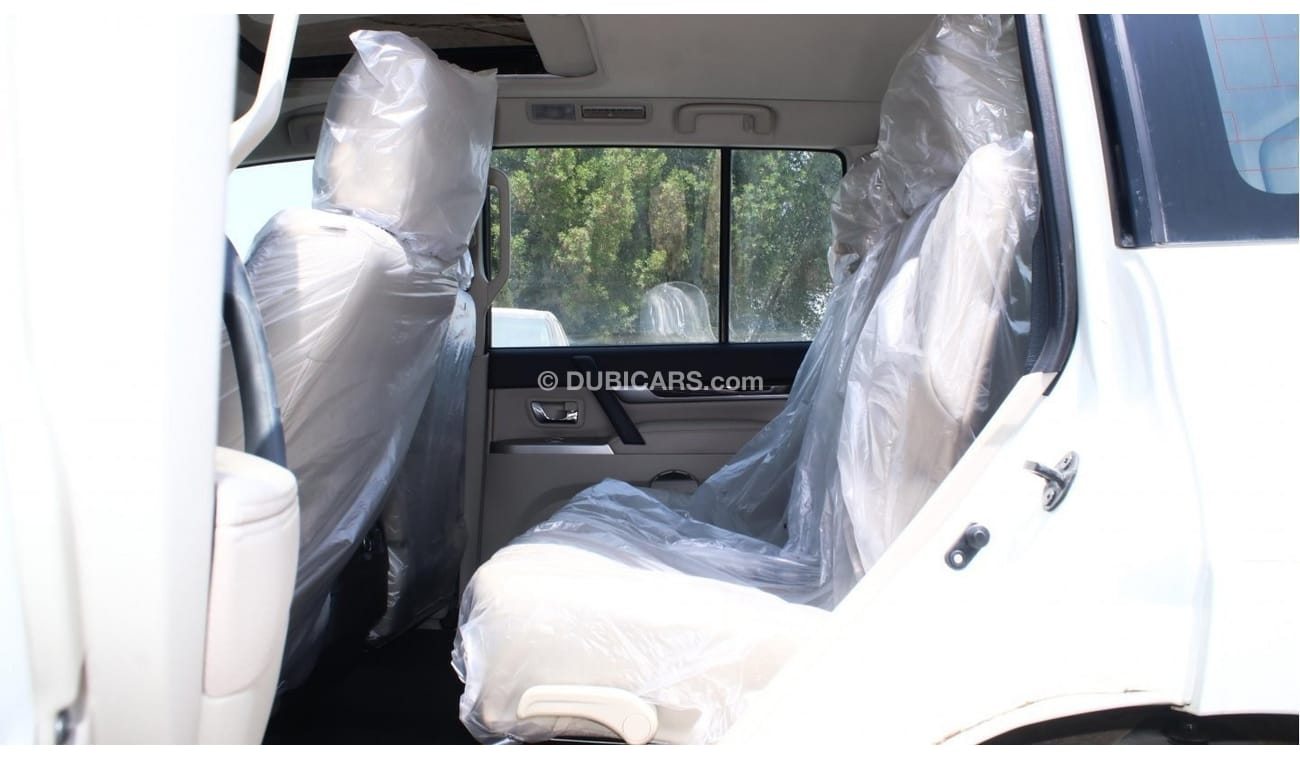 ميتسوبيشي باجيرو ميتسوبيشي باجيرو GLS 2022 موديل SUV. 4WD أبيض / بيج ، كاميرا خلفية ، 3.8 لتر بنزين ، 5 أبواب ..... ح