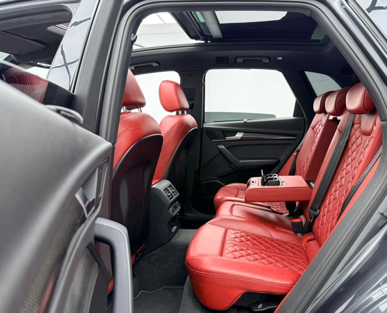 Audi SQ5 TFSI quattro 3.0L 2023 SQ5 3.0 TFSI Quattro, Audi Warranty+Full Service History, GCC
