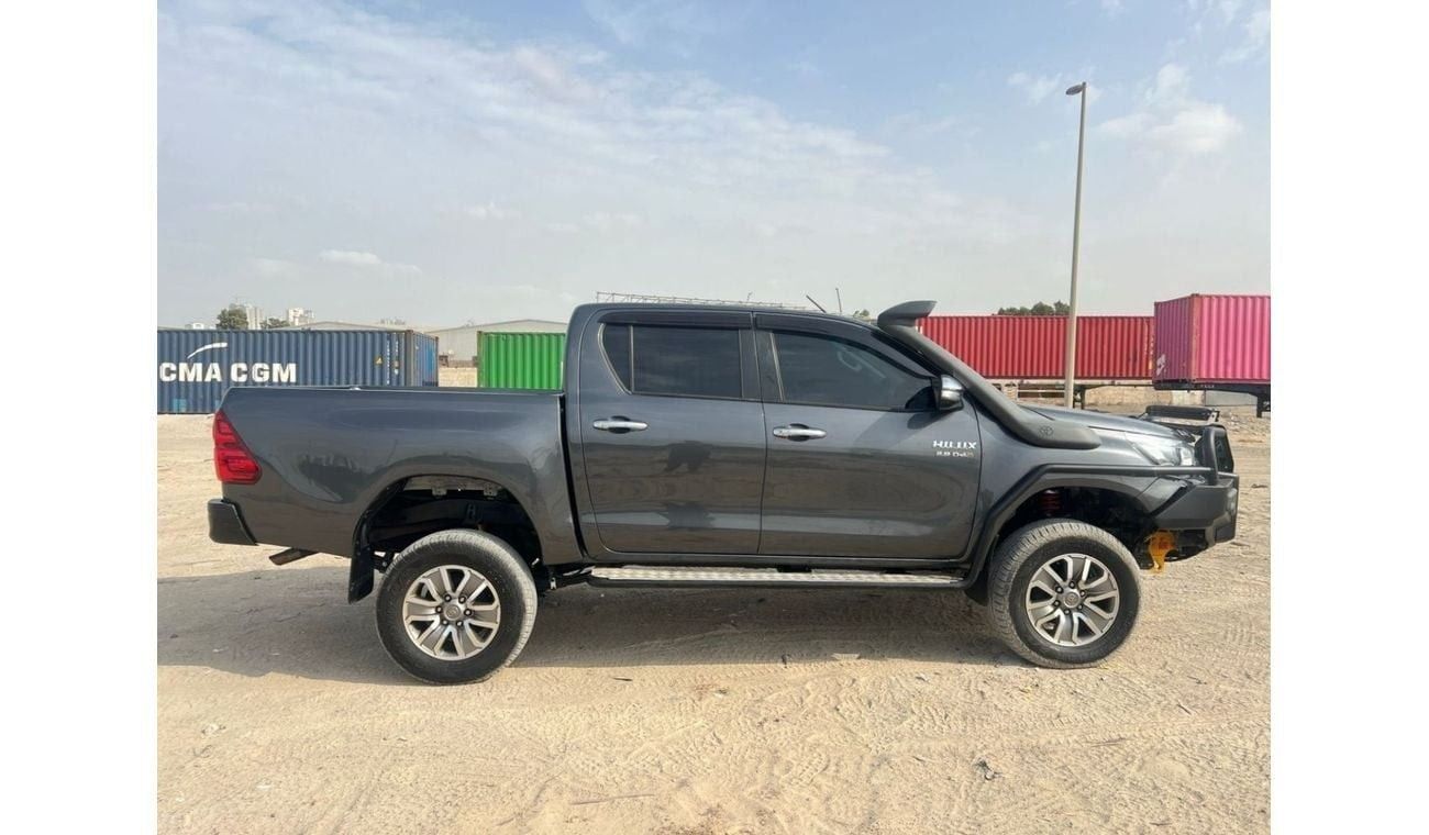 Toyota Hilux diesel 2.8 liter manual gear right hand push button start back camera